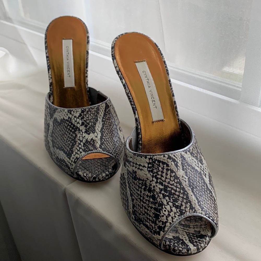 Cynthia Vincent mule heels